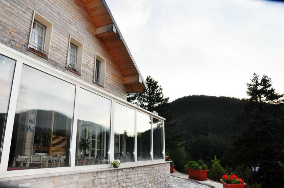 Hotel Snjezna Kuca - Nature Park Of Bosnia Herzegovina Padezina エクステリア 写真