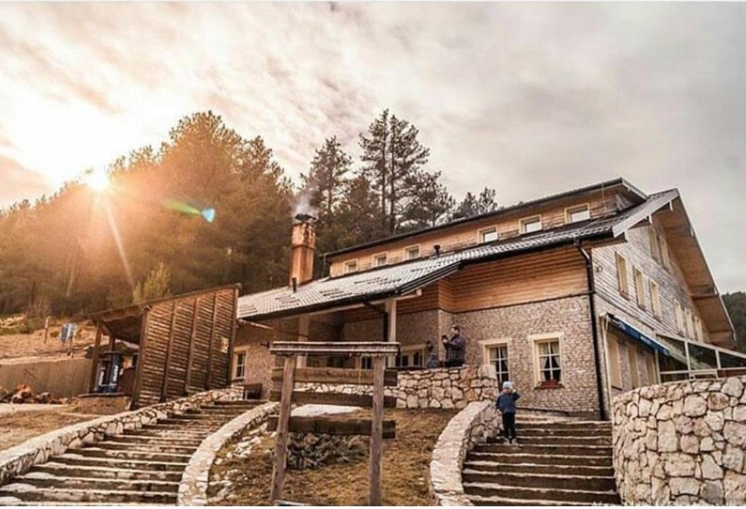 Hotel Snjezna Kuca - Nature Park Of Bosnia Herzegovina Padezina エクステリア 写真