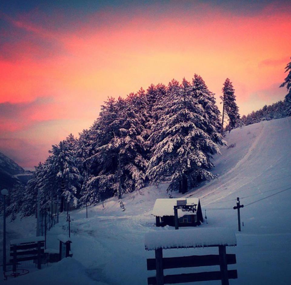 Hotel Snjezna Kuca - Nature Park Of Bosnia Herzegovina Padezina エクステリア 写真