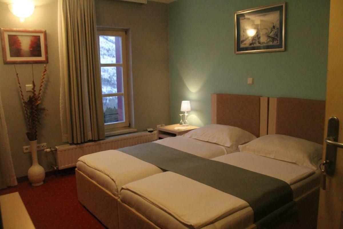 Hotel Snjezna Kuca - Nature Park Of Bosnia Herzegovina Padezina エクステリア 写真